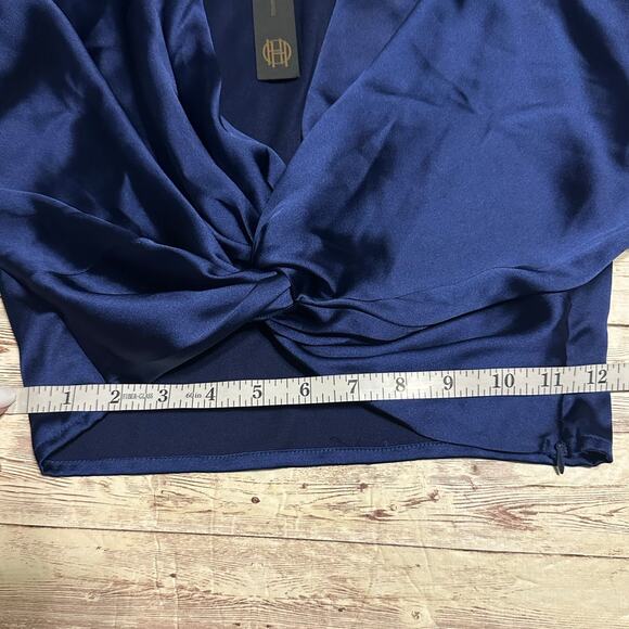 House of Harlow 1960 Twist Front Satin Blouse Size Medium Blue Top NWT - Picture 4 of 5